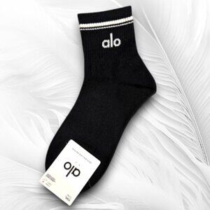 Alo Yoga Logo Crew Socks Black S/M NWT